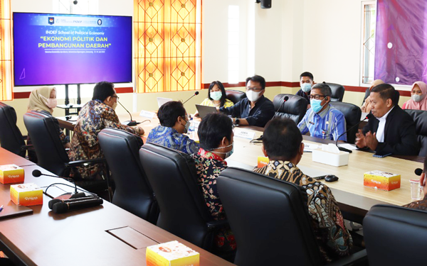 Faculty of Economics and Business Diponegoro University Collaborates with INDEF to Hold INDEF School of Political Economy: Politics and Regional Development